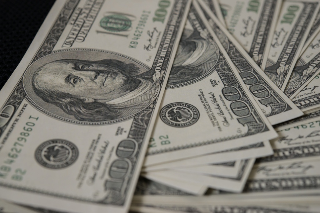 Курс доллара на Forex поднялся выше 84 рублей — позиции рубля ослабевают Курс доллара на Forex поднялся выше 84 рублей — позиции рубля ослабевают