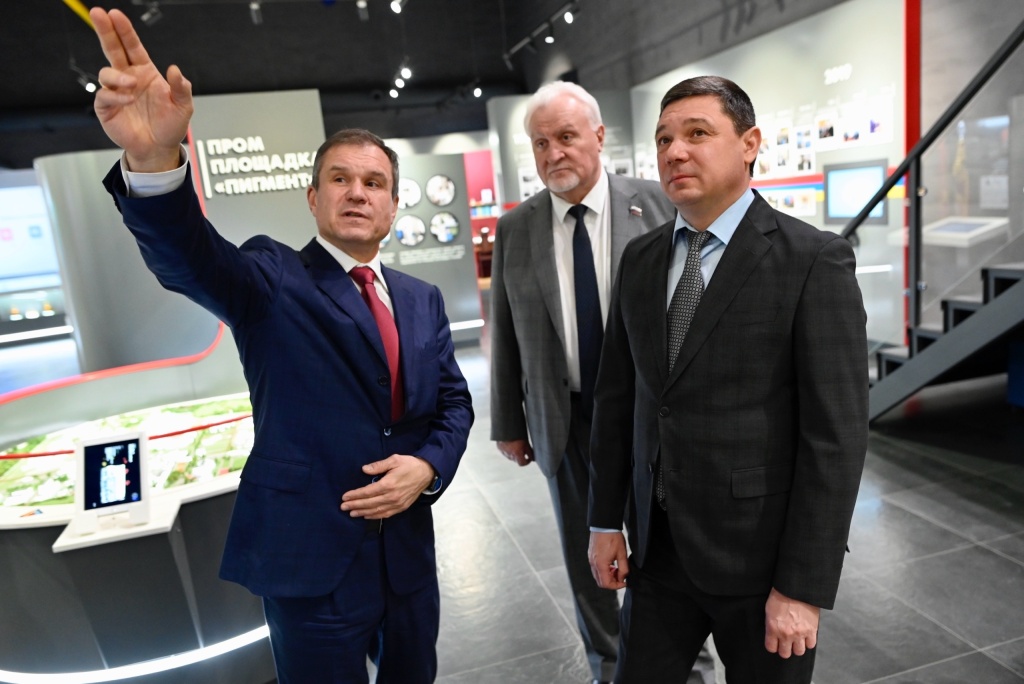 Тамбовская промышленность чествует лучших: глава облдумы Евгений Матушкин поблагодарил работников отрасли за самоотверженный труд