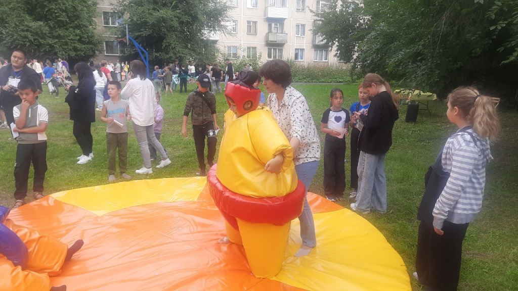 В Ленинском районе Новосибирска прошел спортивный праздник для жителей