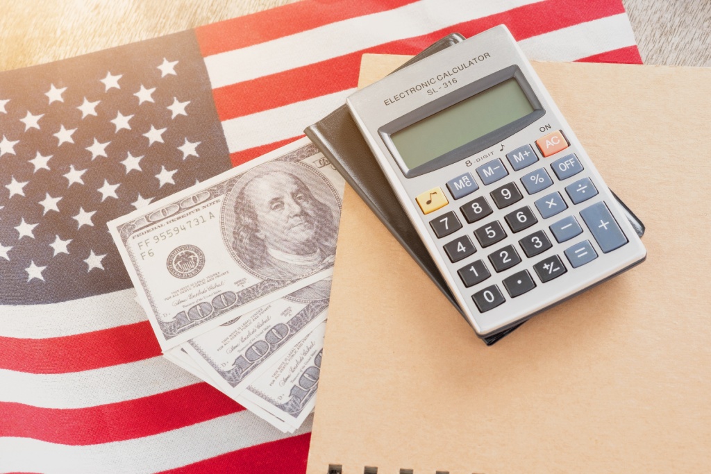 США рискуют столкнуться с дефицитом бюджета к середине июля