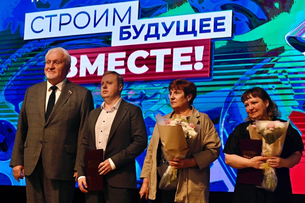 Тамбовская промышленность чествует лучших: глава облдумы Евгений Матушкин поблагодарил работников отрасли за самоотверженный труд