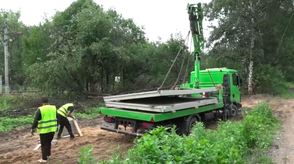 На перегоне между станциями Пушкино и Заветы Ильича для безопасности граждан установлено бетонное ограждение