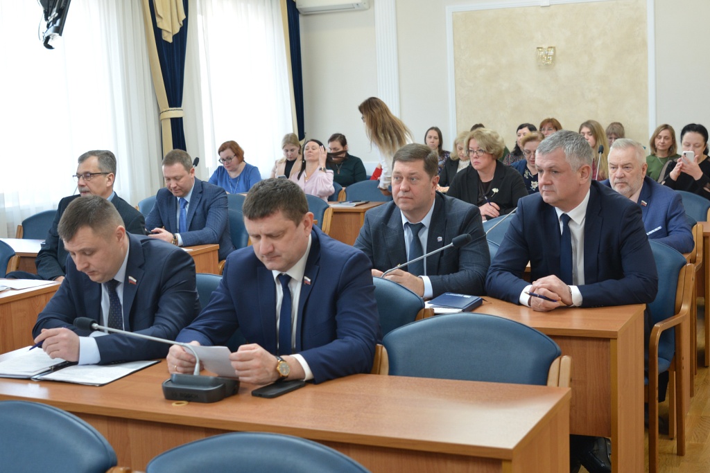 «Зелёный Воронеж»: депутаты городской Думы усиливают поддержку экологических инициатив — новые планы по озеленению и развитию экопросвещения