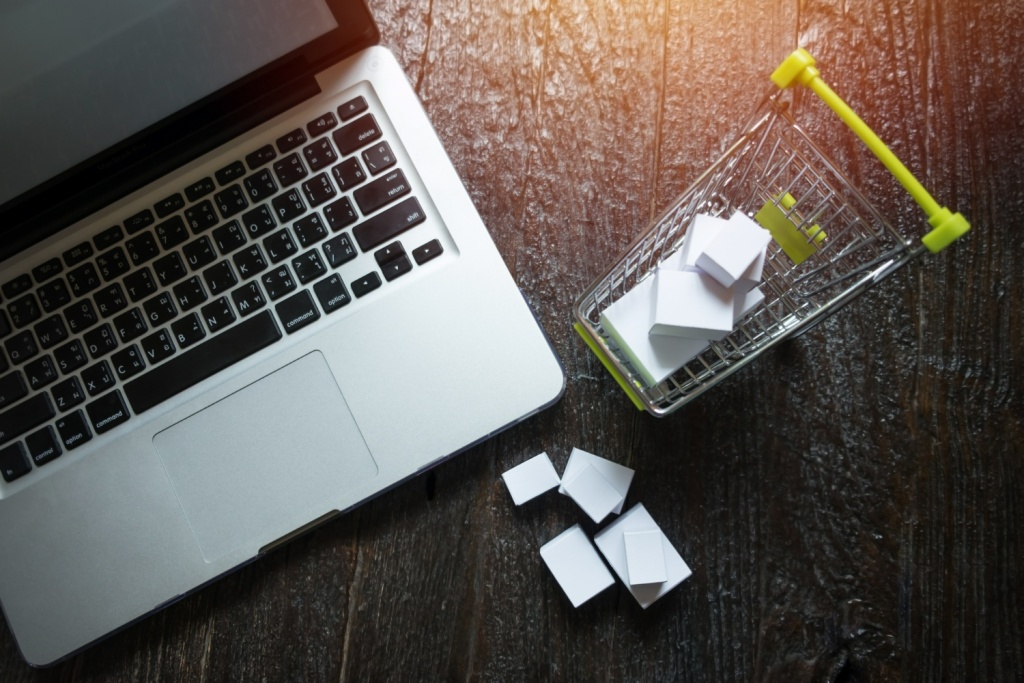 Власти хотят запретить маркетплейсам распространять материалы с нецензурной бранью Власти хотят запретить маркетплейсам распространять материалы с нецензурной бранью