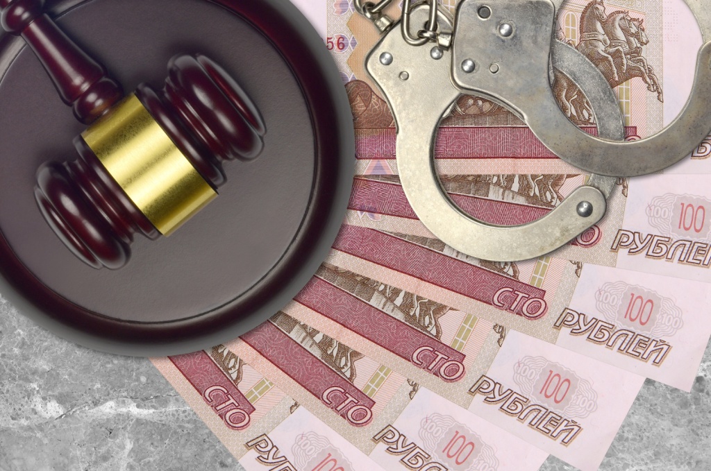 В Свердловской области бывшего ведущего бухгалтера муниципального предприятия осудили за хищение более 19,5 миллиона рублей