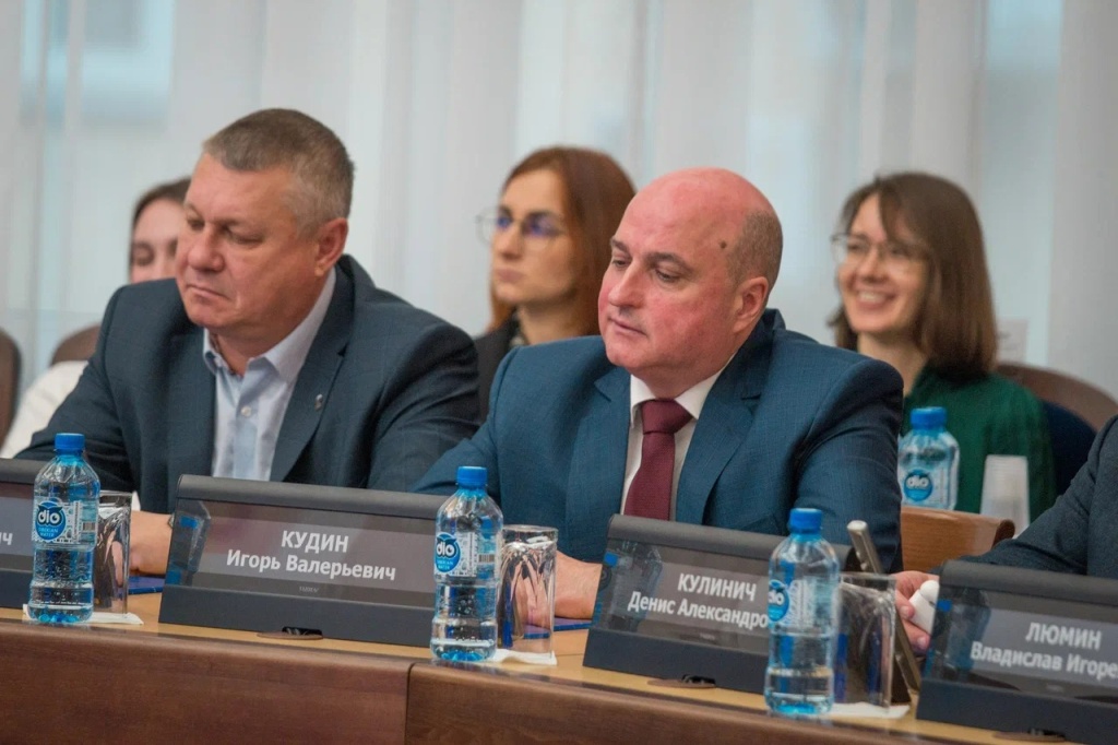 Депутаты со статусом иноагента не могут работать в горсовете Новосибирска Депутаты со статусом иноагента не могут работать в горсовете Новосибирска