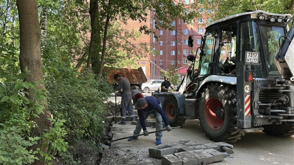 Благоустройство на Московском проспекте: во дворах Пушкино преображают территорию — работы идут по графику Благоустройство на Московском проспекте: во дворах Пушкино преображают территорию — работы идут по графику