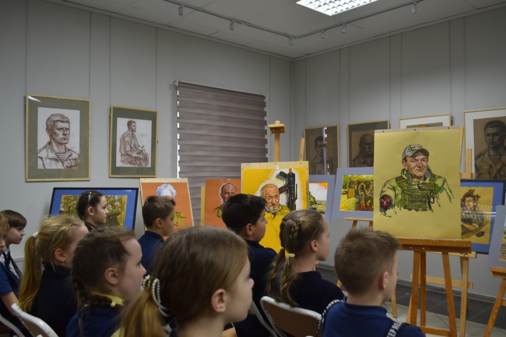 Искусство на линии фронта: костромские художники создают живую летопись подвига земляков для юного поколения