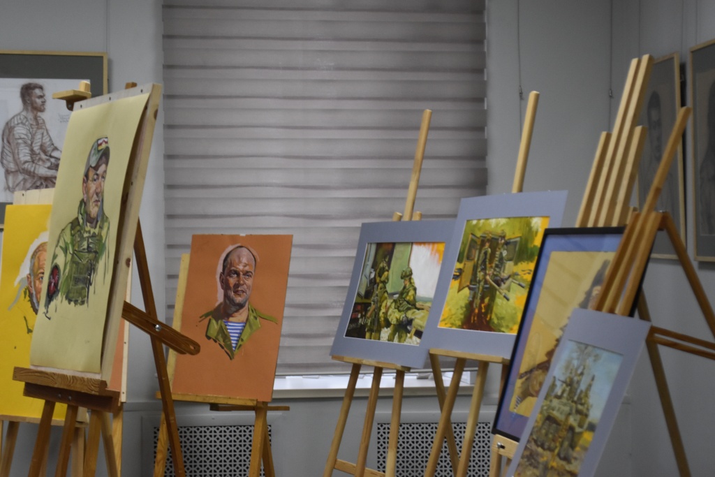 Искусство на линии фронта: костромские художники создают живую летопись подвига земляков для юного поколения