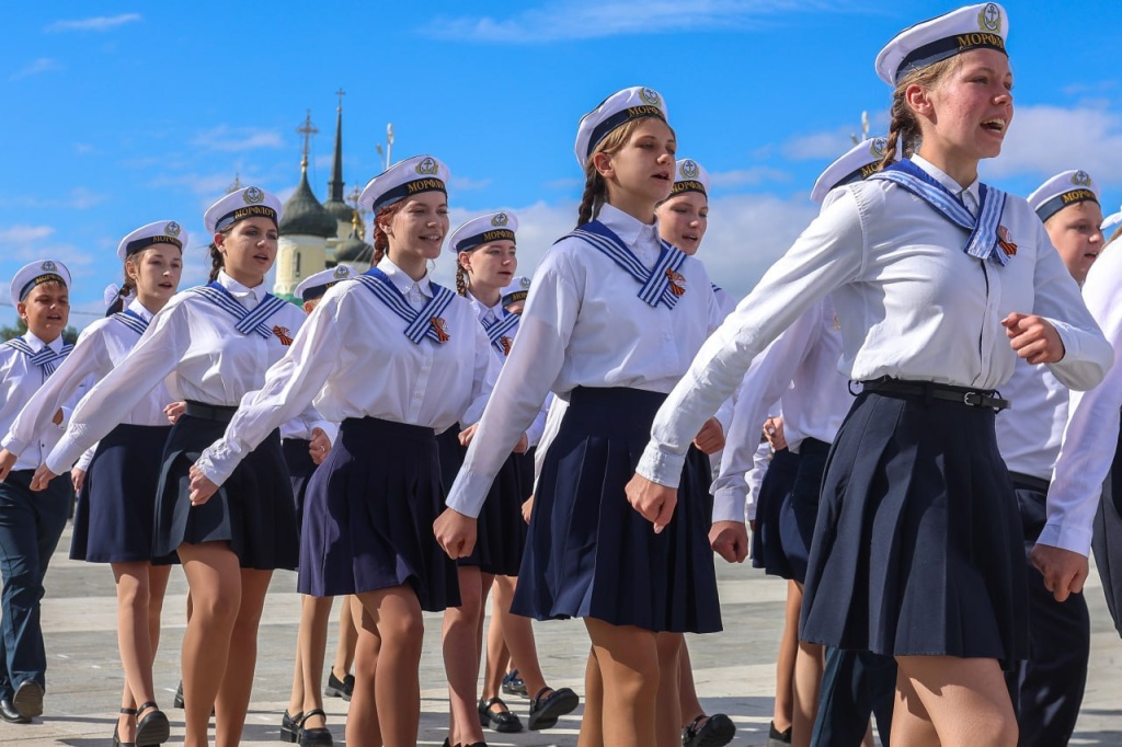 Торжественное посвящение в юнармейцы прошло на Адмиралтейской площади Воронежа Торжественное посвящение в юнармейцы прошло на Адмиралтейской площади Воронежа