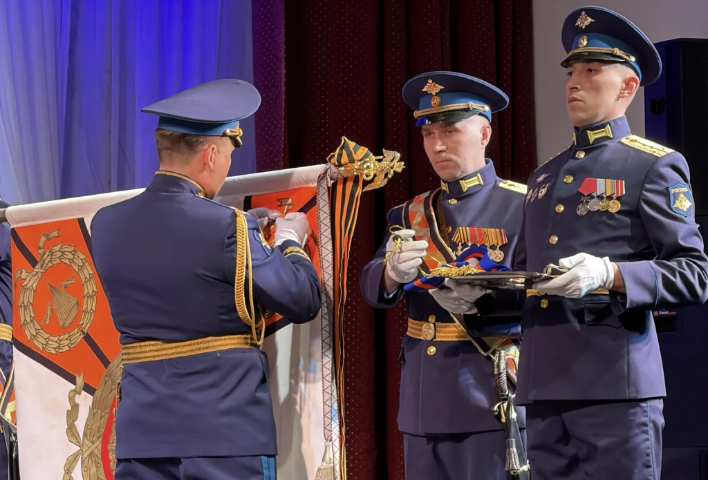 Орден Кутузова на знамени гвардейцев: 1065-й артиллерийский полк удостоен высокой государственной награды за героизм в СВО