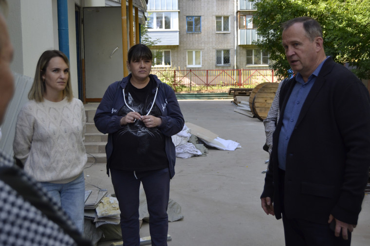 Глава города Иваново проверил ход ремонта в детском саду № 99, который проводится по нацпроекту «Семья»