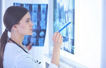 Рентгенологическая служба Псковской детской ОКБ теперь будет работать с использованием искусственного интеллекта